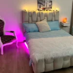 Modelo webcam trabajando desde estudio profesional en Cali, Valle. Trabajo para mujeres jóvenes sin experiencia como modelos webcam.